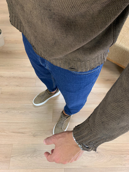 Maglioncino Slavato con Fondo Sfrangiato col. Marrone