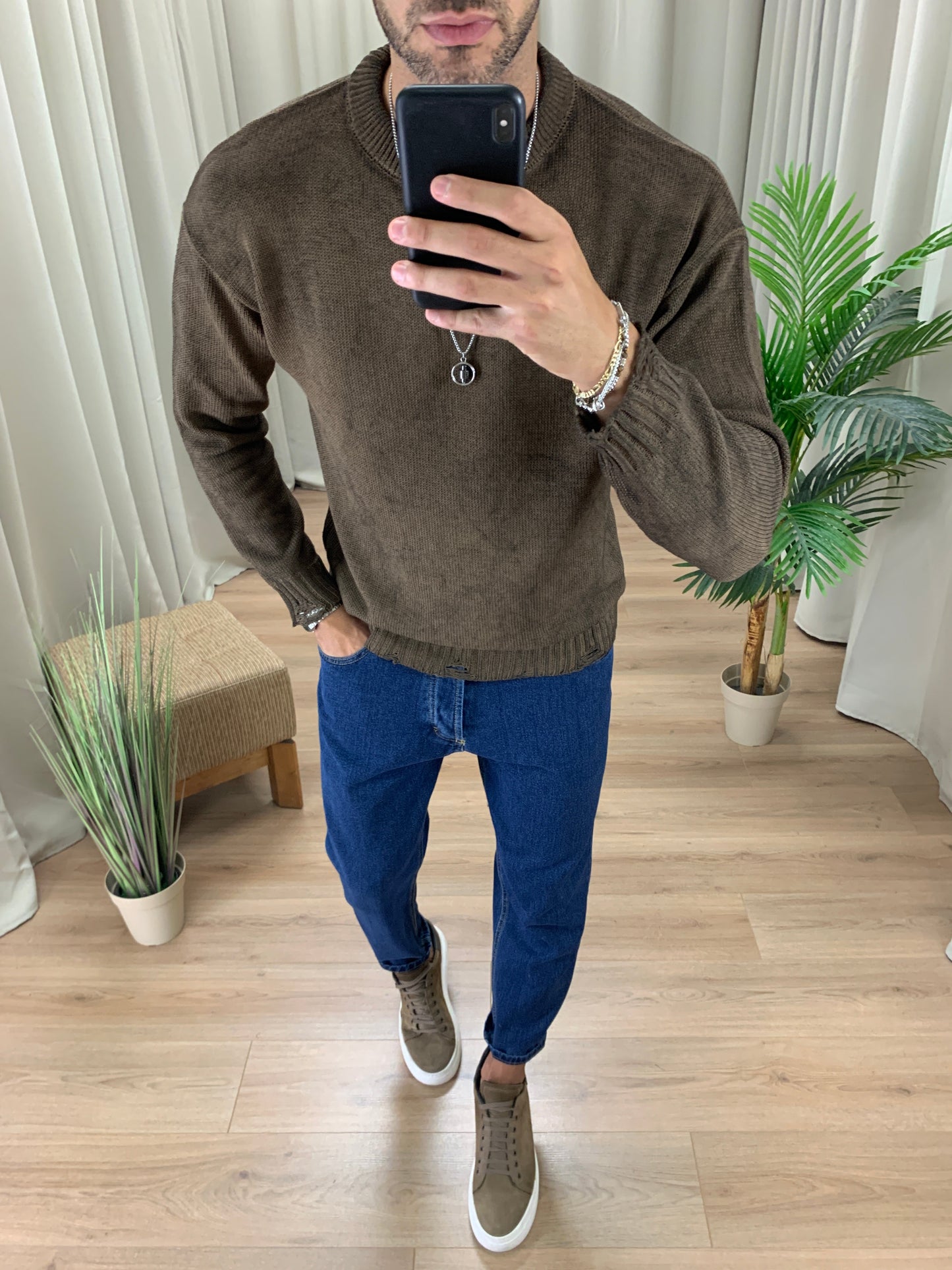 Maglioncino Slavato con Fondo Sfrangiato col. Marrone