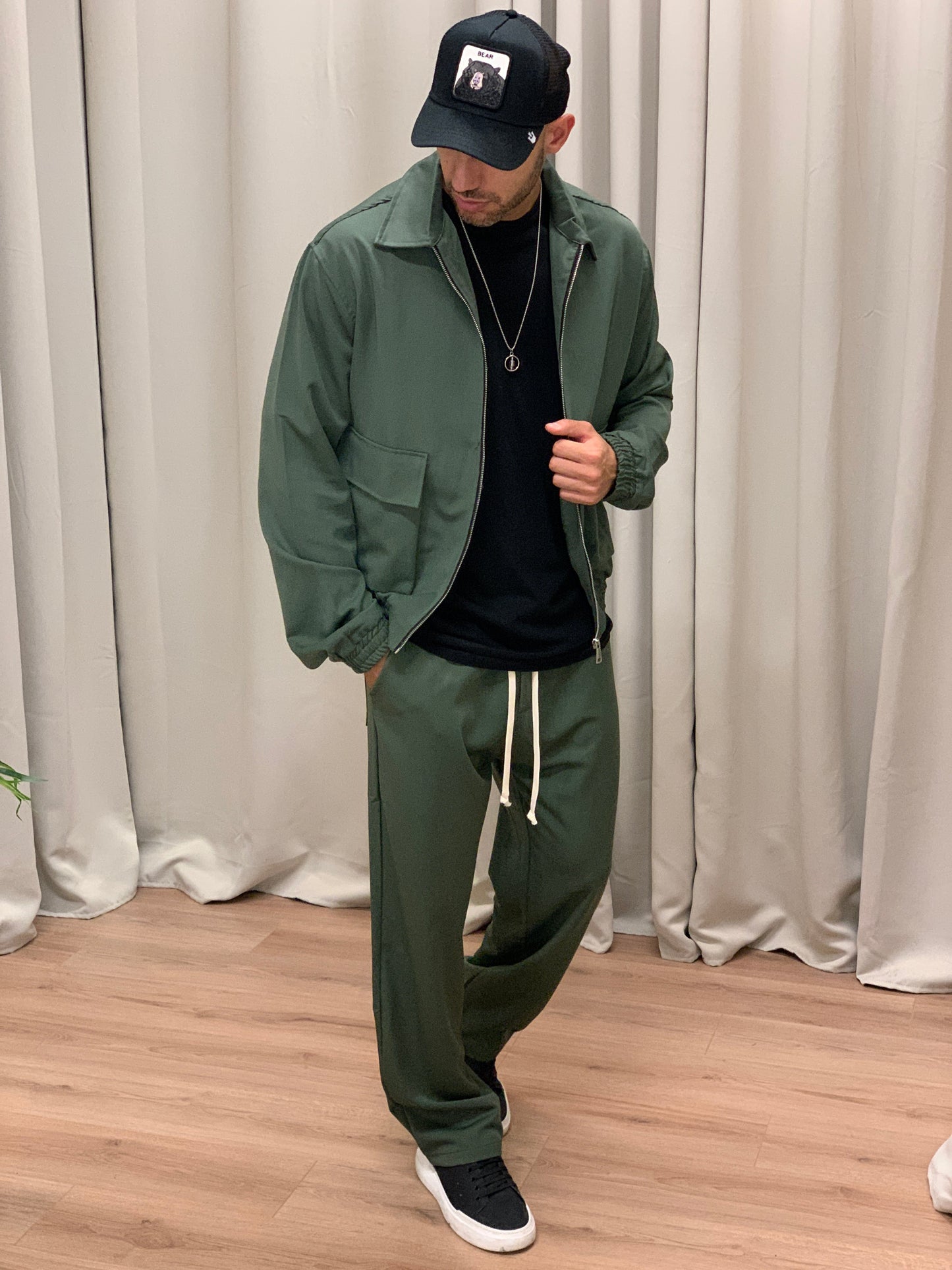 Completo Over 143 Camicia con Zip + Pantalone col. Verde Militare