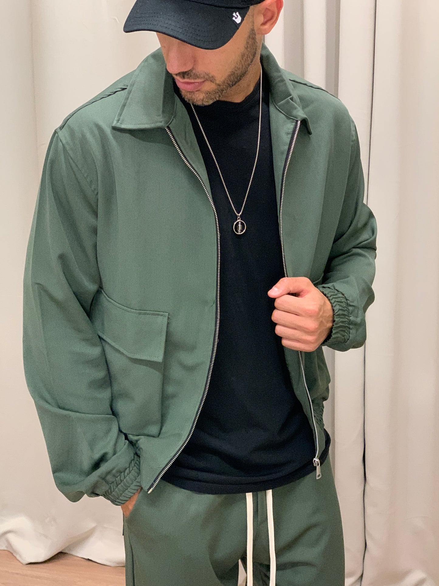 Completo Over 143 Camicia con Zip + Pantalone col. Verde Militare