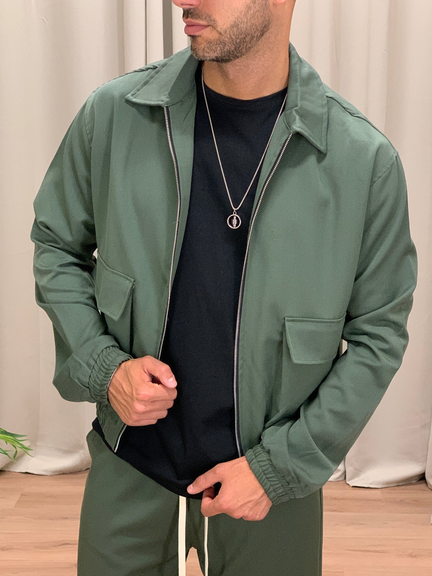 Completo Over 143 Camicia con Zip + Pantalone col. Verde Militare