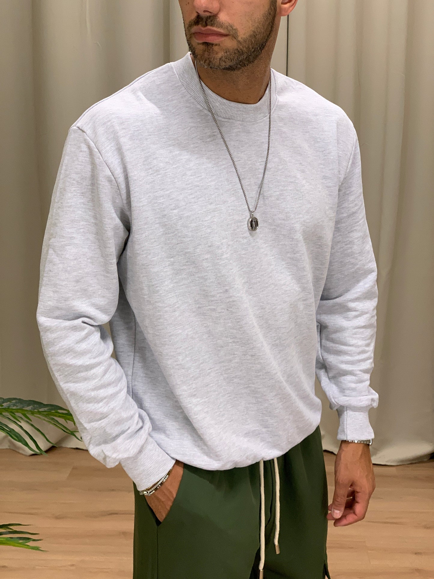 Felpa Axel girocollo interno garzato col. Grigio