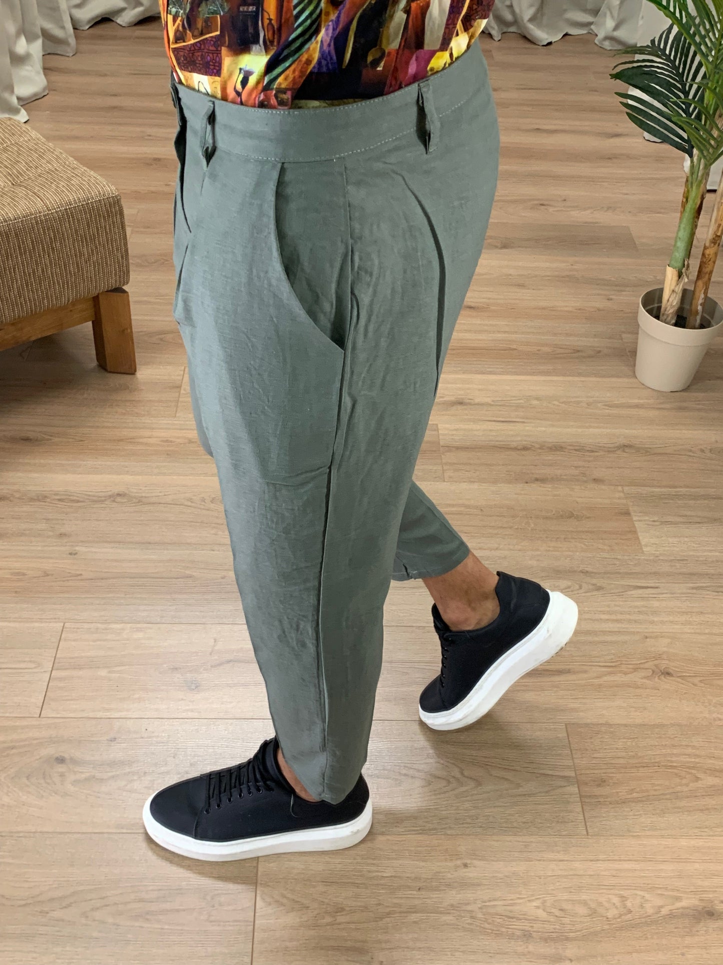 Pantalone Positano in Lino con Pinces col. Verde Militare