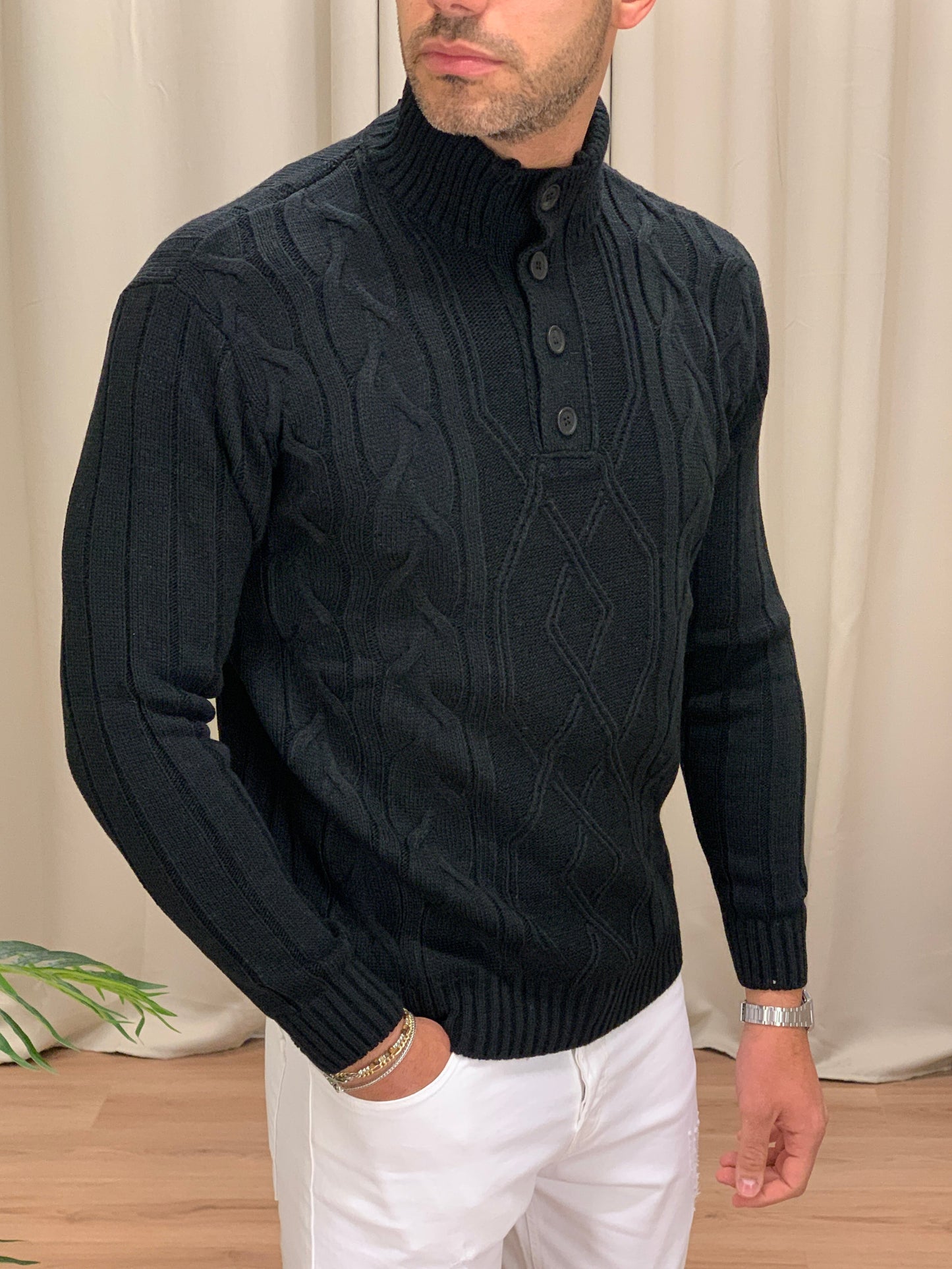 Maglioncino Absolu collo lupetto con bottoni col. Nero