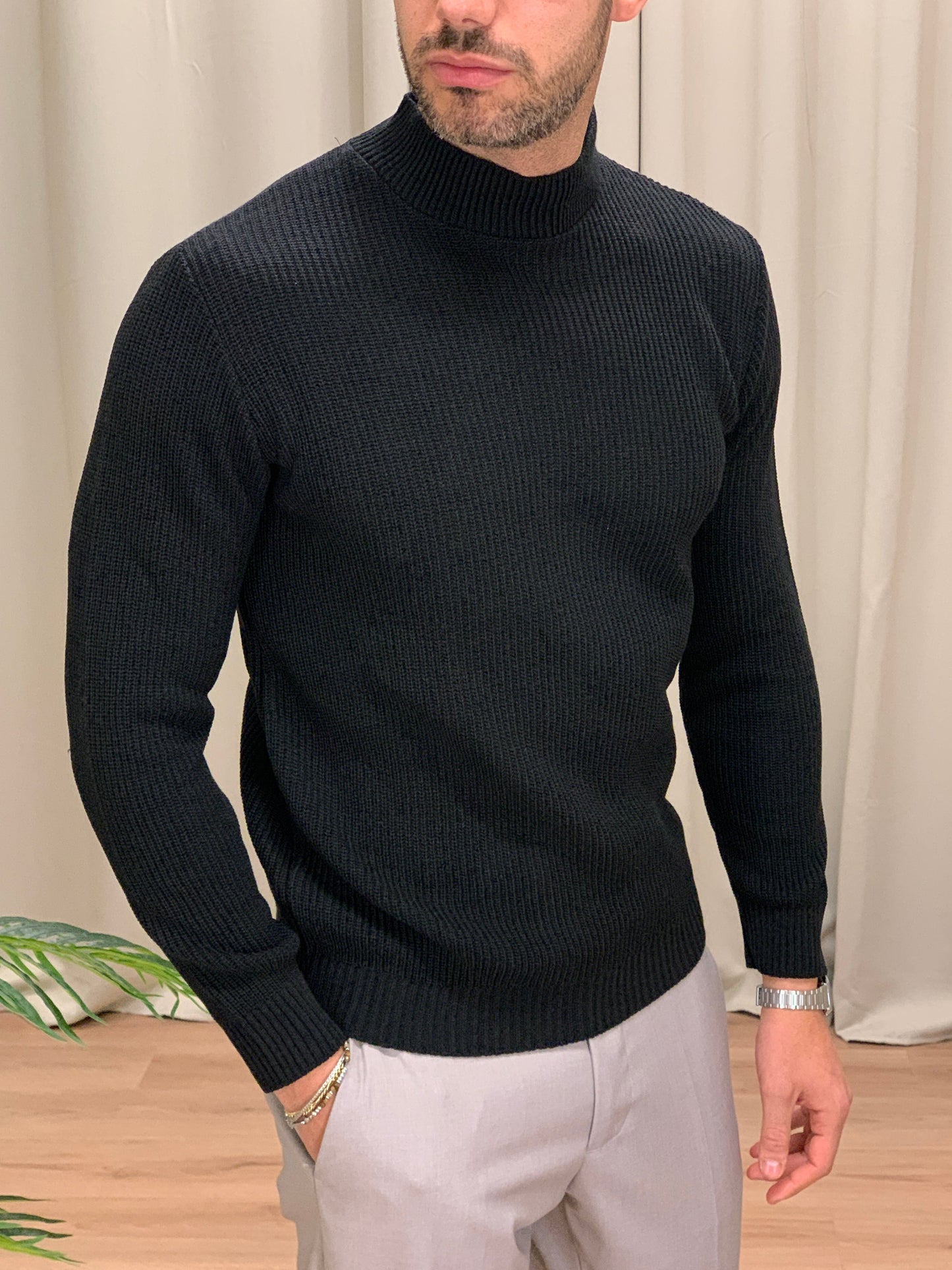 Maglioncino Nadin Trama Basic collo lupetto col. Nero