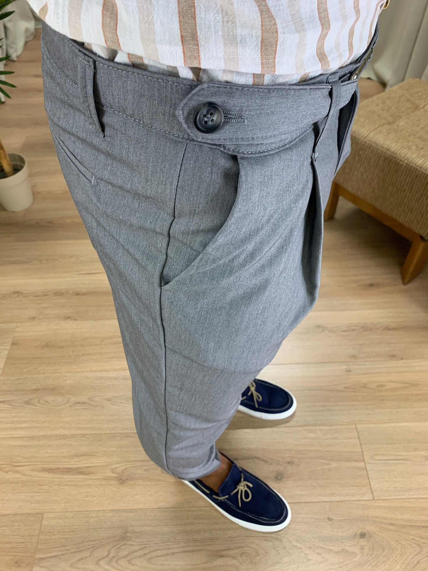 Pantalone Trieste con Fibbia e Pinces col. Grigio