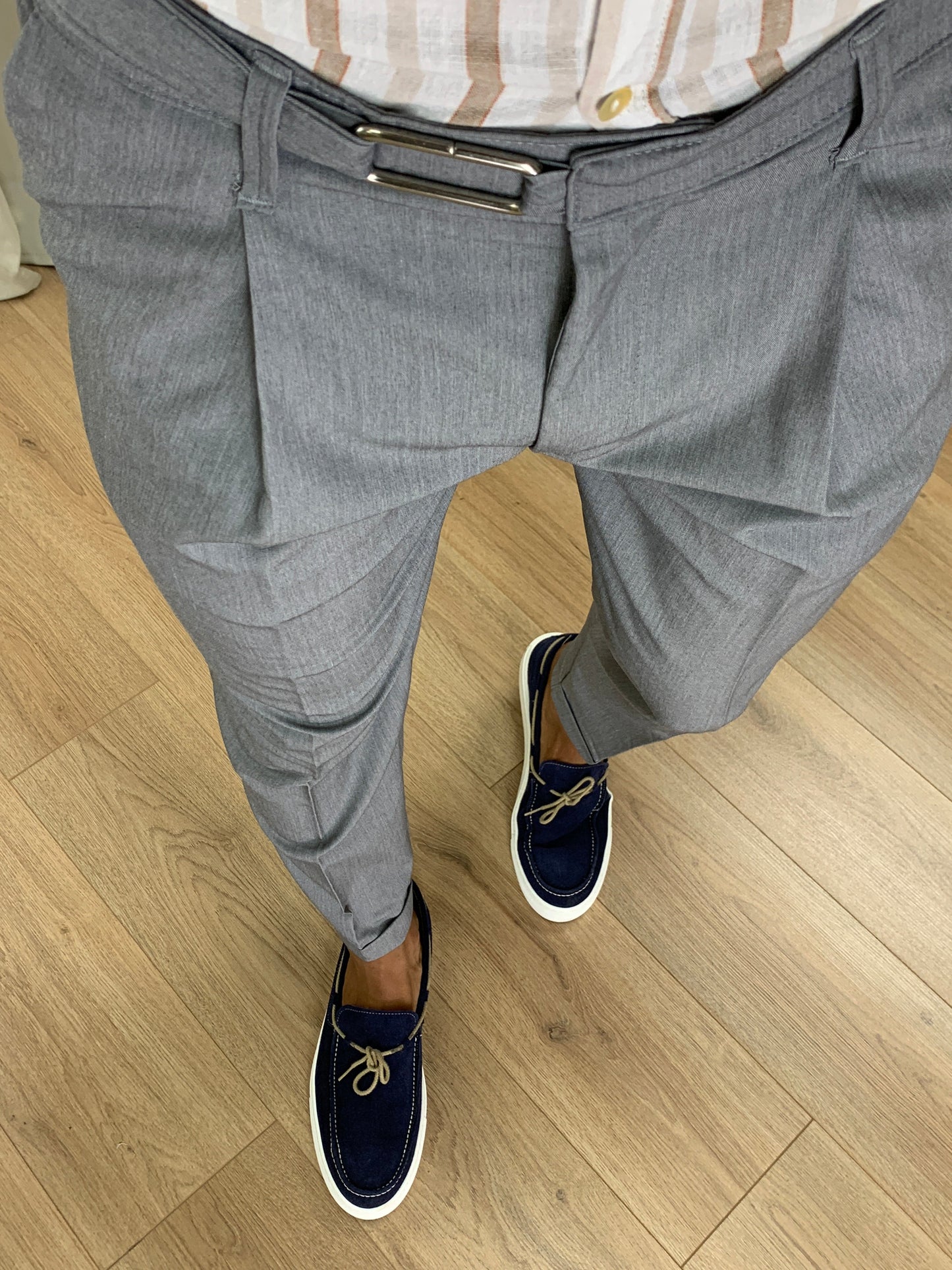 Pantalone Trieste con Fibbia e Pinces col. Grigio