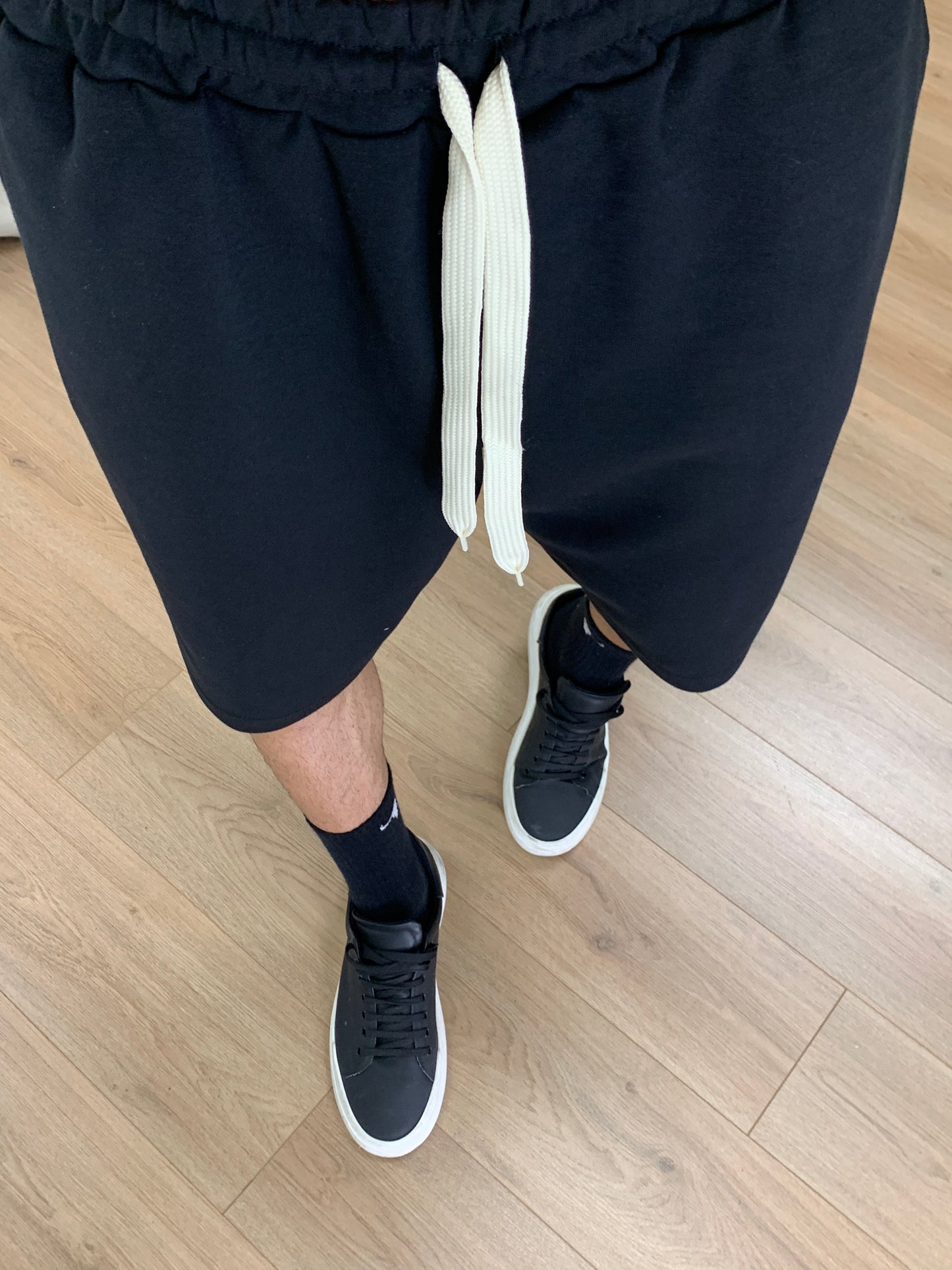 Bermuda Interlock Garzato con Elastico in Vita col. Nero