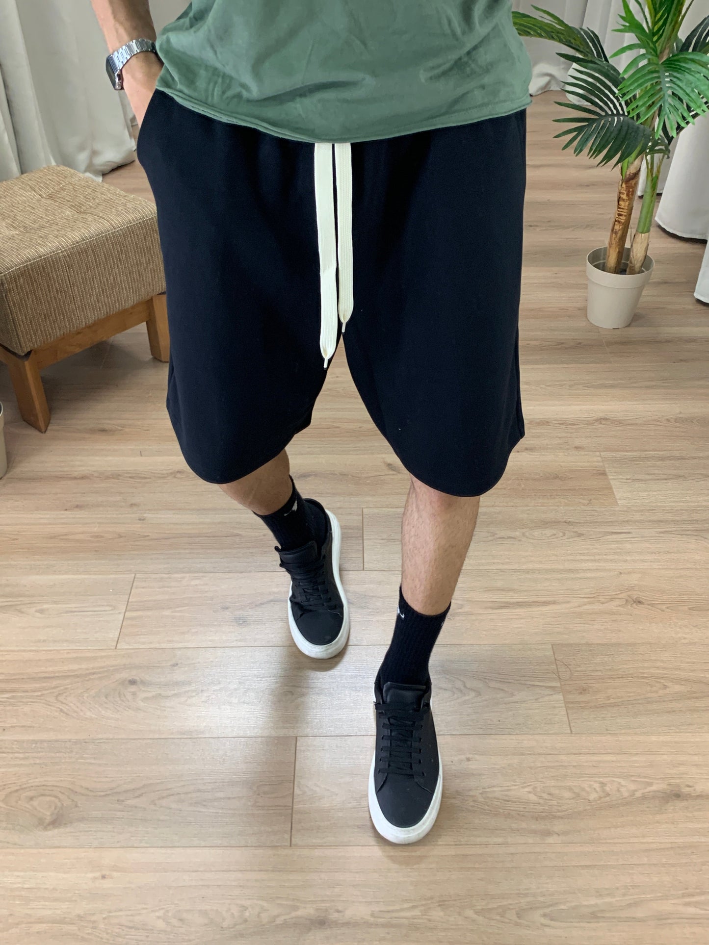 Bermuda Interlock Garzato con Elastico in Vita col. Nero