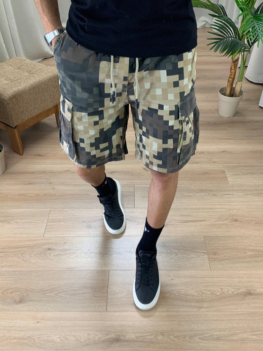 Bermuda Pixel Camo con Tasconi col. Verde Militare