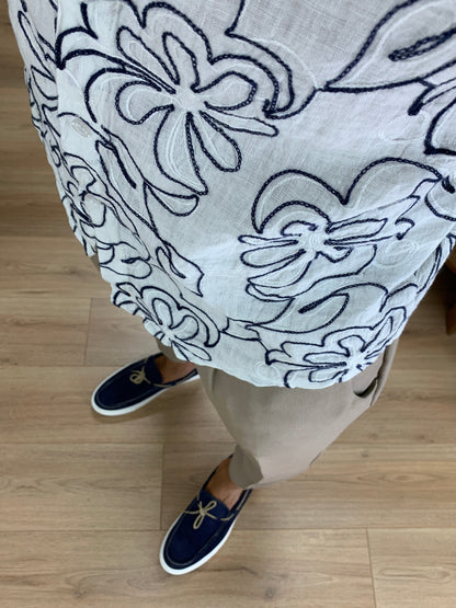 Camicia in Puro Lino con Ricamo Flowers col. Bianco